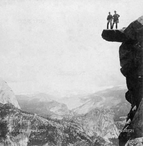 TOP-F-040416-0000 - La Yosemite Valley nel Parco Nazionale di Yosemite, California, USA - Data dello scatto: 1894 - The Print Collector/HIP / TopFoto / Archivi Alinari