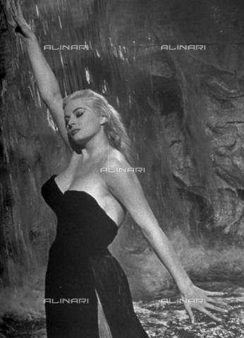 TOP-F-554953-0000 - Anita Ekberg in a scene from the film "La dolce vita", directed by Federico Fellini, 1960 - TopFoto / Alinari Archives