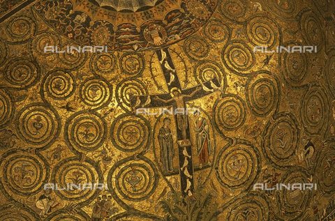 TOP-S-00AA00-6139 - Crucifixion, mosaic of the apse of the Basilica of San Clemente al Laterano in Rome - Date of photography: 21/12/2018 - Jim Holmes/AA World Travel Library / TopFoto / Alinari Archives