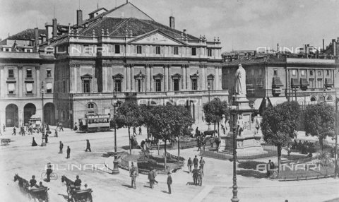 TOP-S-00EU00-4960 - Piazza della Scala in Milan - Date of photography: 18/11/1919 - TopFoto / Alinari Archives