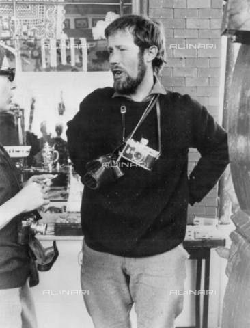 TOP-S-00SP00-3558 - Sir Chris Bonington arrives at the Odeon cinema in London's West End to celebrate the 50th anniversary of the conquest of Everest - Date of photography: 25/03/1966 - TopFoto / Alinari Archives