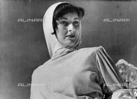 TOP-S-00SP00-7443 - Actress Valentina Cortese in the role of "Alida" in the film "The Glass Mountain" ("The mountain of crystal") - Date of photography: 02/12/1948 - TopFoto / Alinari Archives