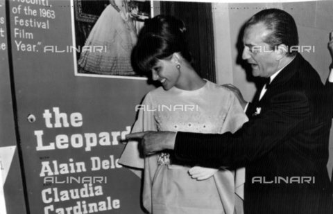 TOP-S-0IPU46-1827 - Luchino Visconti with Claudia Cardinale during the presentation in New York of the movie "The Leopard" - Date of photography: 13/08/1963 - TopFoto / Alinari Archives