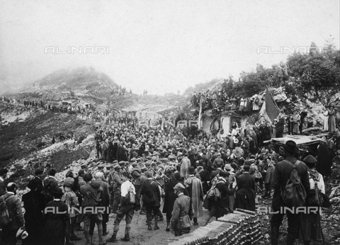 UAQ-F-000473-0000 - Commemorative celebration on Monte Zugna - Date of photography: 30/05/1910 - Alinari Archives, Florence