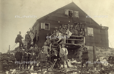 UAQ-F-000483-0000 - Social excursion of the S.A.T. at the "Rifugio Mantova" on the Viaz - Date of photography: 15/08/1921 - Alinari Archives, Florence