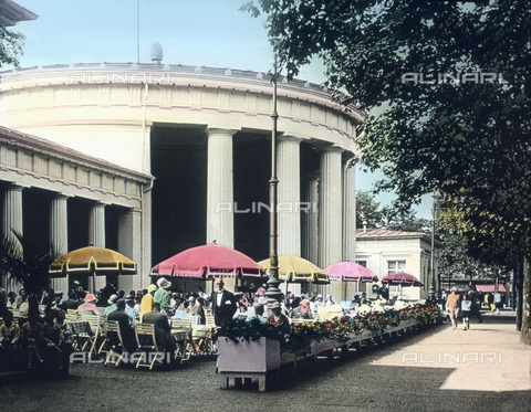 UIG-F-030910-0000 - Elisabethbrunnen spa. - Date of photography: 1920 - United Archives / UIG/Alinari Archives