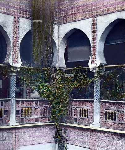 UIG-F-030919-0000 - View to the inner courtyard of the museum at Algiers. - Date of photography: 1920 - United Archives / UIG/Alinari Archives