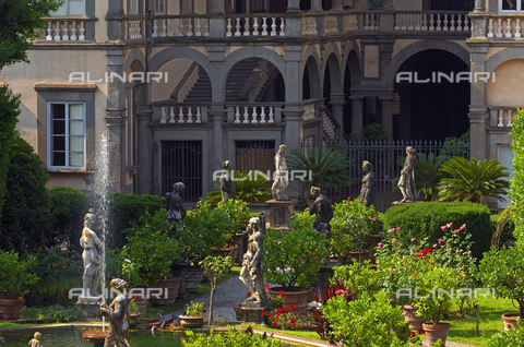 UIG-F-031092-0000 - Garden of Palazzo Pfanner or Palazzo Controni-Pfanner, Lucca - Date of photography: 25/06/2010 - JOSE A. MORENO / UIG/Alinari Archives