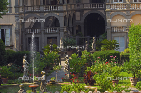 UIG-F-031094-0000 - Garden of Palazzo Pfanner or Palazzo Controni-Pfanner, Lucca - Date of photography: 25/06/2010 - JOSE A. MORENO / UIG/Alinari Archives