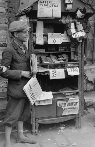 UIG-F-033643-0000 - World War II: boy selling newspapers in the Jewish ghetto in Warsaw - Date of photography: 1941 ca. - UIG/Alinari Archives