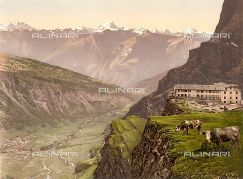 ULL-F-305893-0000 - Hotel Wildstrubel al Passo Gemmi con vista su Leukerbad (Loèche-les-Bains) nella valle del Dala, Alpi Bernesi - Data dello scatto: 1900 ca. - histopics / Ullstein Bild / Archivi Alinari