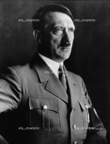 ULL-F-310598-0000 - Ritratto di Adolf Hitler (1889-1945) - Data dello scatto: 1935 - Heinrich Hoffmann / Ullstein Bild / Archivi Alinari