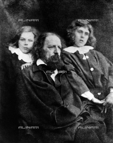 ULL-S-000106-0116 - Il poeta inglese Alfred Tennyson con le figlie - Data dello scatto: 1850 - Ullstein Bild / Archivi Alinari