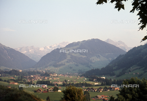 ULL-S-000520-1377 - Veduta di Gstaad da Saanen - Data dello scatto: 01/08/1967 - Leber / Ullstein Bild / Archivi Alinari