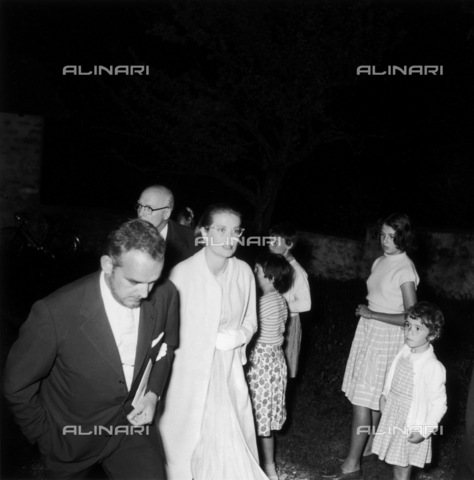 ULL-S-000758-6818 - Il Principe Ranieri e la Principessa Grace di Monaco a Gstaad - Data dello scatto: 06/08/1957 - RDB / Schà¼rch / Ullstein Bild / Archivi Alinari