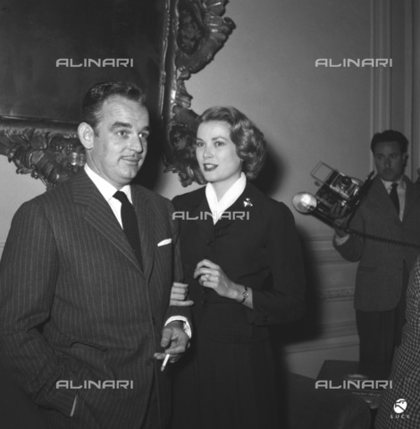 VEL-F-046301-0000 - I principi di Monaco Ranieri III e Grace Kelly al Grand Hotel di Roma - Data dello scatto: 28/04/1957 - Istituto Luce/Gestione Archivi Alinari, Firenze