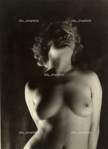 VZA-F-000279-0000 - Female naked - Date of photography: 1950 ca. - Alinari Archives, Florence