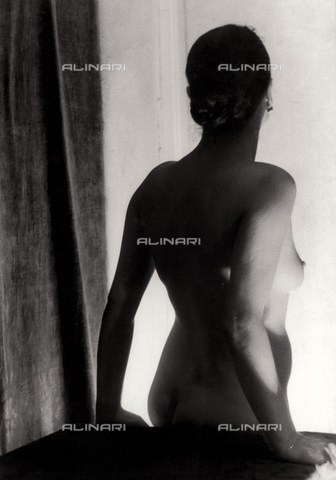 VZA-F-000287-0000 - Female nude viewed from behind - Date of photography: 1950 ca. - Alinari Archives, Florence