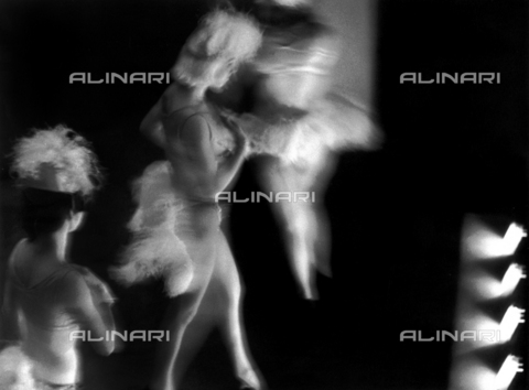 VZA-F-000495-0000 - Artistic photograph obtained using a long exposure time. Few variety dancers in stage costume during a show - Date of photography: 1946 ca. - Alinari Archives, Florence