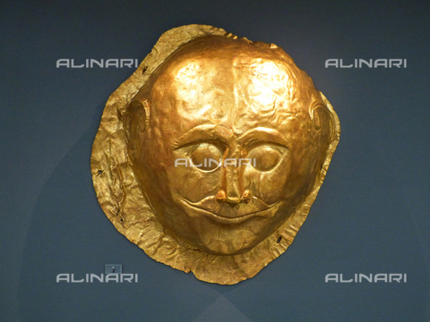 WHA-S-051001-3354 - Maschera mortuaria in lamina d'oro, proveniente da una tomba di Micene, arte micenea, Museo Archeologico Nazionale, Atene - World History Archive/Archivi Alinari