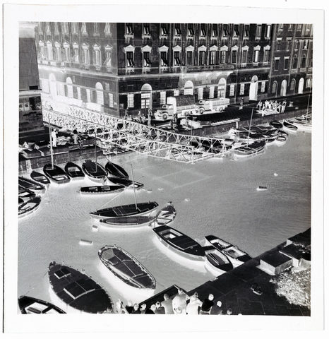 WMA-N-006815-0000 - The Grand Canal and the Bailey Bridge being demolished, Trieste. On the left via Trento - Date of photography: 1950 - Alinari Archives, Florence