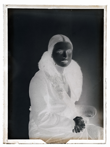 WMA-N-006889-0000 - Portrait of Wanda Wulz (1903-1984) with coat - Date of photography: 1930 - Alinari Archives, Florence