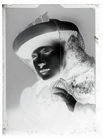 WMA-N-006891-0000 - Close-up of Wanda Wulz (1903-1984) wearing a hat with veil - Date of photography: 1932 - Alinari Archives, Florence