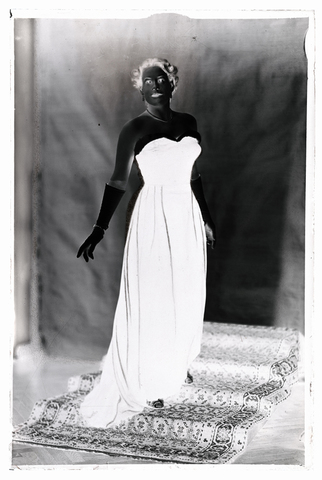 WMA-N-006946-0000 - Portrait of young woman in evening dress - Date of photography: 1950 ca. - Alinari Archives, Florence