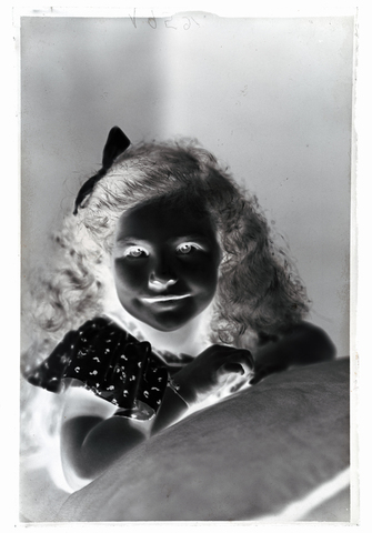 WMA-N-006983-0000 - Portrait of little girl - Date of photography: 1952 ca. - Alinari Archives, Florence