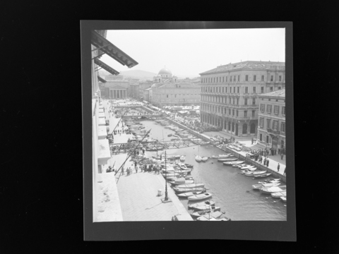 WMA-V-006814-0000 - Il Canal Grande e il ponte Bailey in fase di demolizione, Trieste - Data dello scatto: 05/1950 - Archivi Alinari, Firenze
