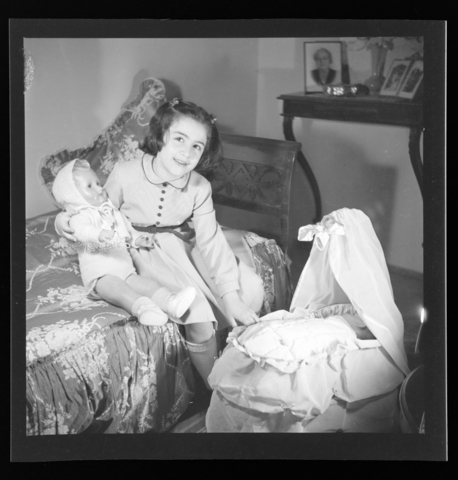 WMA-V-006971-0001 - Portrait of the little girl Trakakis whilst playing with a doll - Date of photography: 1955 ca. - Alinari Archives, Florence