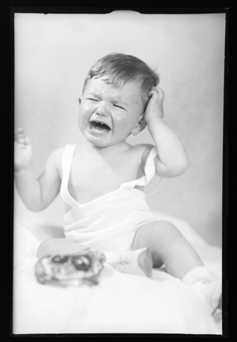 WMA-V-006979-0000 - Portrait of baby crying - Date of photography: 1950 ca. - Alinari Archives, Florence