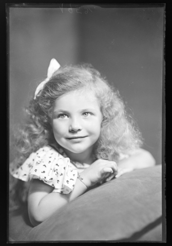 WMA-V-006983-0000 - Portrait of little girl - Date of photography: 1952 ca. - Alinari Archives, Florence