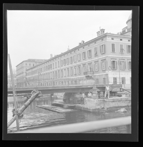 WMA-V-007063-0000 - Demolition of the Ponte Verde bridge over the Grand Canal in Trieste - Date of photography: 03/05/1950 - Alinari Archives, Florence