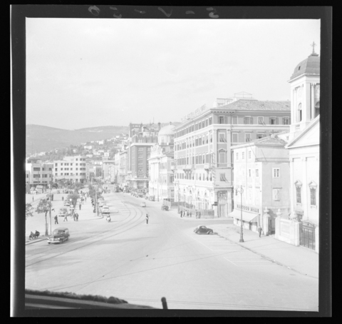 WMA-V-007066-0000 - Corso Cavour in Trieste. On the right the Greek Orthodox church of San Nicolò dei Greci and the "Grande Albergo & della Città" hotel - Date of photography: 1950 - Alinari Archives, Florence