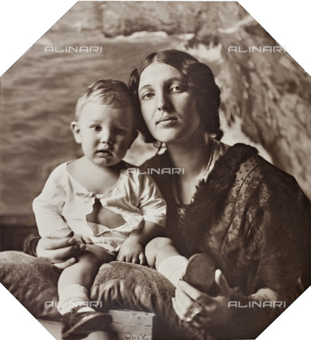 WSA-F-001478-0000 - Ritratto di madre e figlio - Data dello scatto: 1920-1925 - Archivi Alinari, Firenze