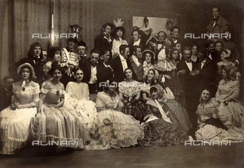 WSA-F-001505-0000 - Fotografia di gruppo presso il Circolo Artistico in occasione del Gran Ballo Romanticismo - Data dello scatto: 1926 - Archivi Alinari, Firenze