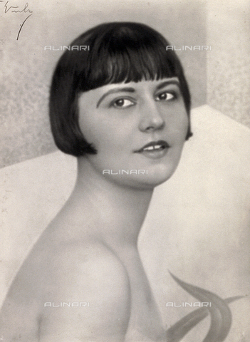 WSA-F-001583-0000 - Ritratto a mezzo busto della ballerina bulgara Olga Reich - Data dello scatto: 1925 -1928 ca. - Archivi Alinari, Firenze