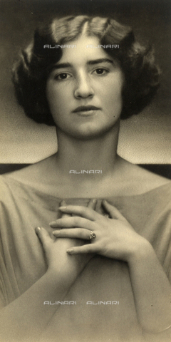 WSA-F-001585-0000 - Ritratto di giovane donna - Data dello scatto: 1920 - 1929 - Archivi Alinari, Firenze