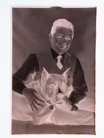 WWA-N-005972-0000 - Portrait of a boy with his dog - Date of photography: 1960 ca. - Alinari Archives, Florence