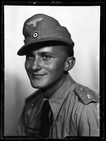 WWA-V-006331-0000 - Ritratto di giovane militare - Data dello scatto: 1943 - Archivi Alinari, Firenze