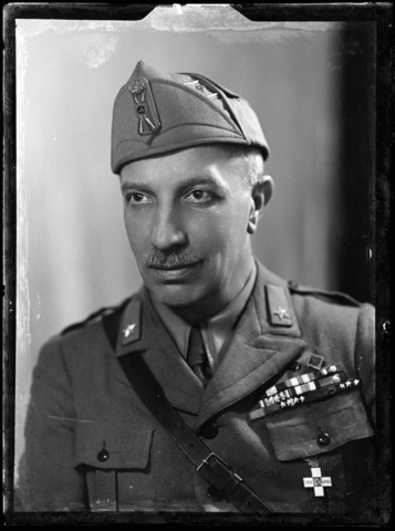 WWA-V-006338-0000 - Ritratto di uomo in uniforme - Data dello scatto: 1943 - Archivi Alinari, Firenze