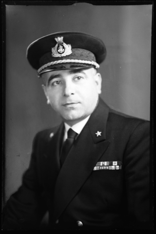 WWA-V-006367-0000 - Ritratto di un uomo in uniforme della marina militare - Data dello scatto: 1950 ca. - Archivi Alinari, Firenze