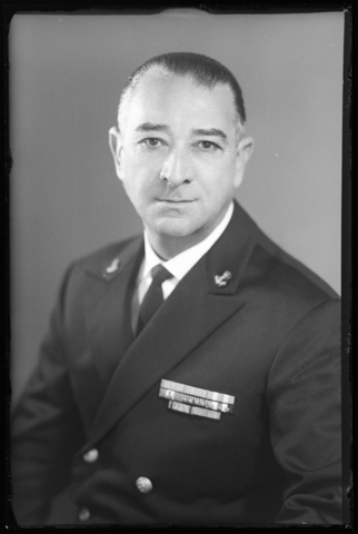 WWA-V-006369-0000 - Primo piano di un uomo in uniforme della marina militare - Data dello scatto: 1960 - 1966 - Archivi Alinari, Firenze