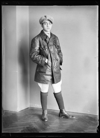 WWA-V-006412-0000 - Ritratto di un giovane con giacca di pelle - Data dello scatto: 1933 ca. - Archivi Alinari, Firenze