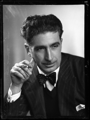 WWA-V-006564-0000 - Ritratto maschile con sigaretta - Data dello scatto: 1947 ca. - Archivi Alinari, Firenze
