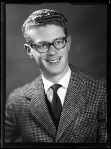 WWA-V-006640-0000 - Ritratto di giovane sorridente con occhiali - Data dello scatto: 1960-1961 ca. - Archivi Alinari, Firenze