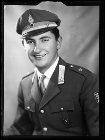 WWA-V-006649-0000 - Ritratto di giovane militare - Data dello scatto: 1960-1961 ca. - Archivi Alinari, Firenze