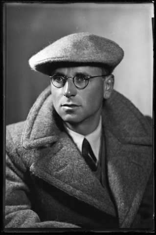 WWA-V-006687-0000 - Primo piano di giovane con occhiali - Data dello scatto: 1960 ca. - Archivi Alinari, Firenze