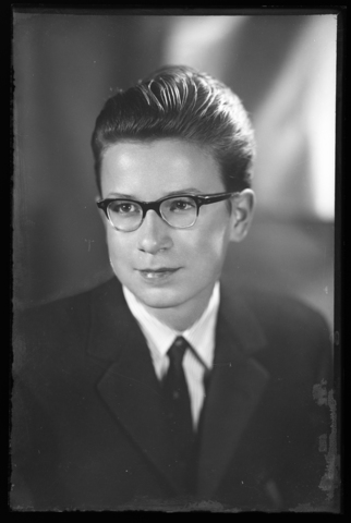 WWA-V-006699-0000 - Primo piano di giovane con occhiali - Data dello scatto: 1965 ca. - Archivi Alinari, Firenze